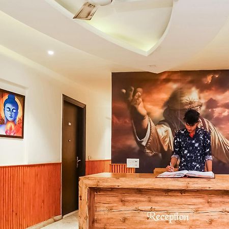 Hotel O Shri Sai Делхи Екстериор снимка
