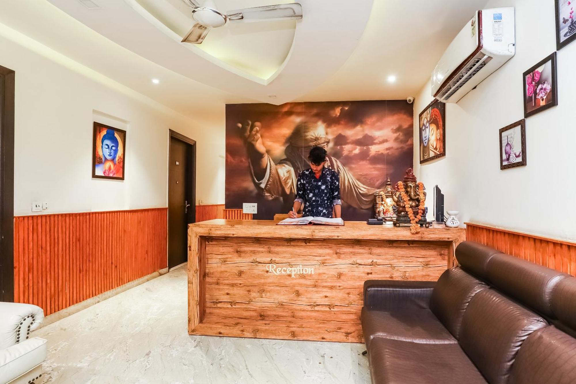 Hotel O Shri Sai Делхи Екстериор снимка