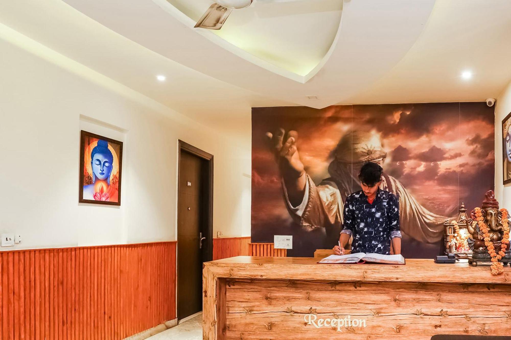 Hotel O Shri Sai Делхи Екстериор снимка